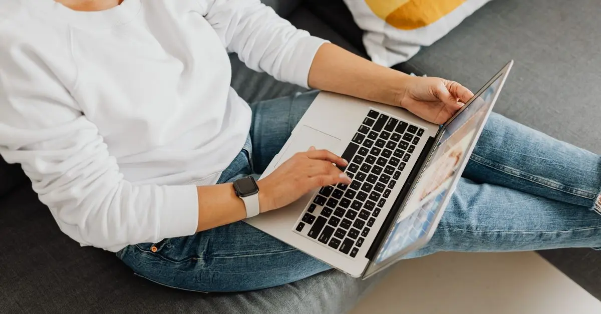 Rédiger un dernier adieu virtuel : conseils et outils