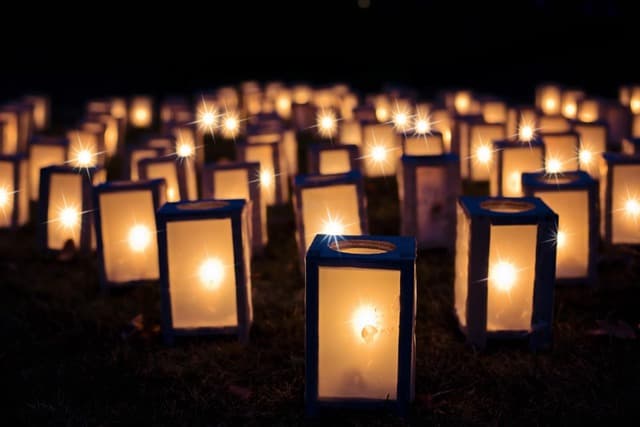 Les meilleures idées de rituels d'adieu pour honorer un défunt